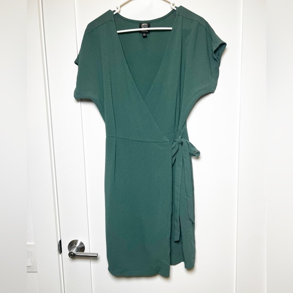 Bobeau Women's Size Small Green Short Sleeve Crepe V-Neck Wrap Mini Sun Dress - Picture 1 of 5